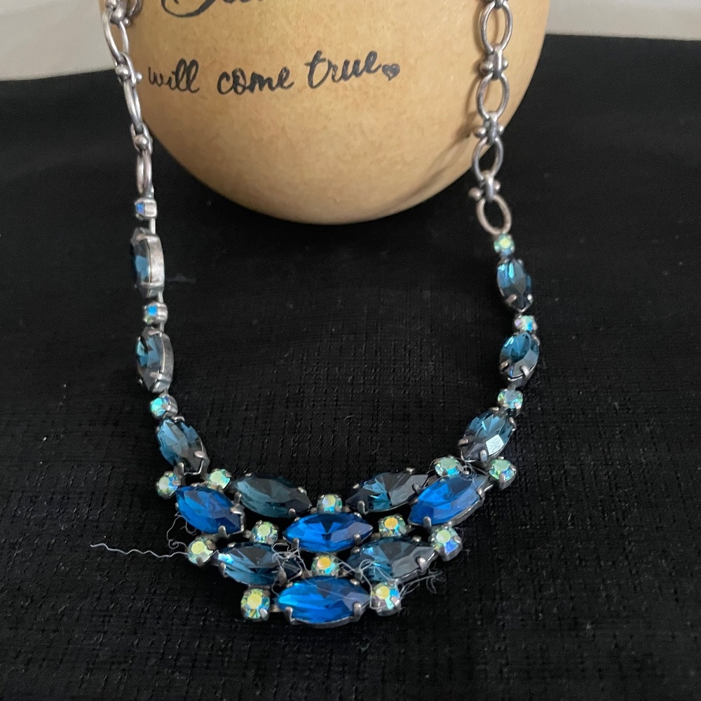 EXQUISITE Necklace Excellent Condition, Vintage 1960